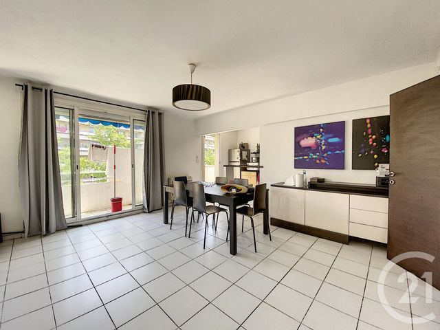 Appartement T3 à louer - 4 pièces - 64,65 m2 - Marseille - 13008 - PROVENCE-ALPES-COTE-D-AZUR