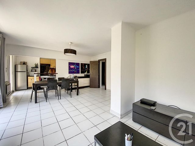 Appartement T3 à louer - 4 pièces - 64,65 m2 - Marseille - 13008 - PROVENCE-ALPES-COTE-D-AZUR