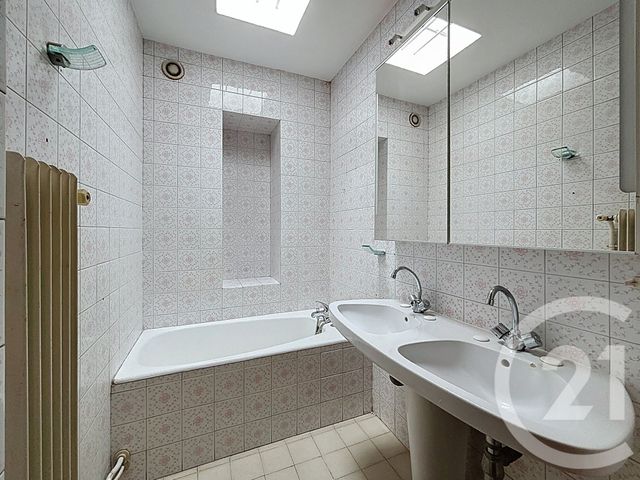 Appartement F6 &agrave; louer - 6 pi&egrave;ces - 152,35 m2 - Marseille - 13008 - PROVENCE-ALPES-COTE-D-AZUR