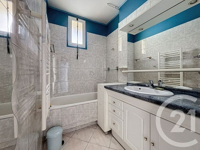 Appartement F4 &agrave; louer - 4 pi&egrave;ces - 61,16 m2 - Marseille - 13008 - PROVENCE-ALPES-COTE-D-AZUR