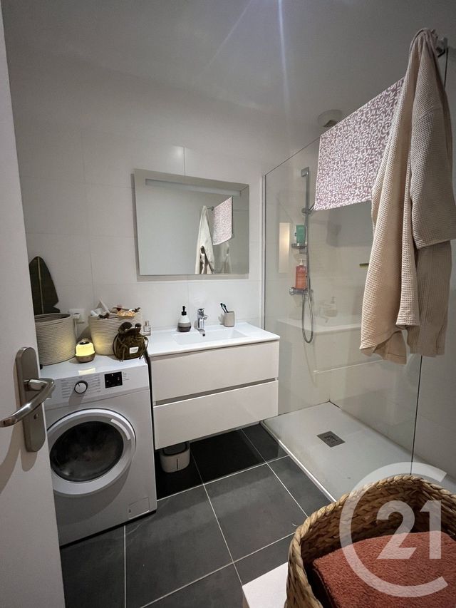 Appartement F2 &agrave; louer - 2 pi&egrave;ces - 60 m2 - Marseille - 13008 - PROVENCE-ALPES-COTE-D-AZUR