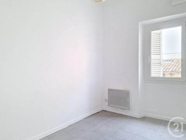 Appartement T3 &agrave; louer - 3 pi&egrave;ces - 62,30 m2 - Marseille - 13009 - PROVENCE-ALPES-COTE-D-AZUR