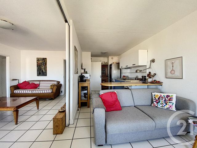 Appartement T2 &agrave; louer - 2 pi&egrave;ces - 62,50 m2 - Marseille - 13006 - PROVENCE-ALPES-COTE-D-AZUR