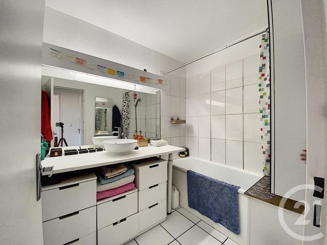 Appartement T2 &agrave; louer - 2 pi&egrave;ces - 62,50 m2 - Marseille - 13006 - PROVENCE-ALPES-COTE-D-AZUR