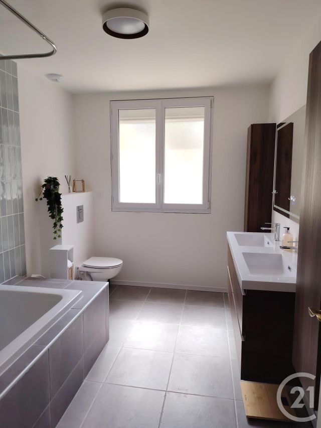 Maison &agrave; louer - 6 pi&egrave;ces - 140 m2 - Theix Noyalo - 56 - BRETAGNE