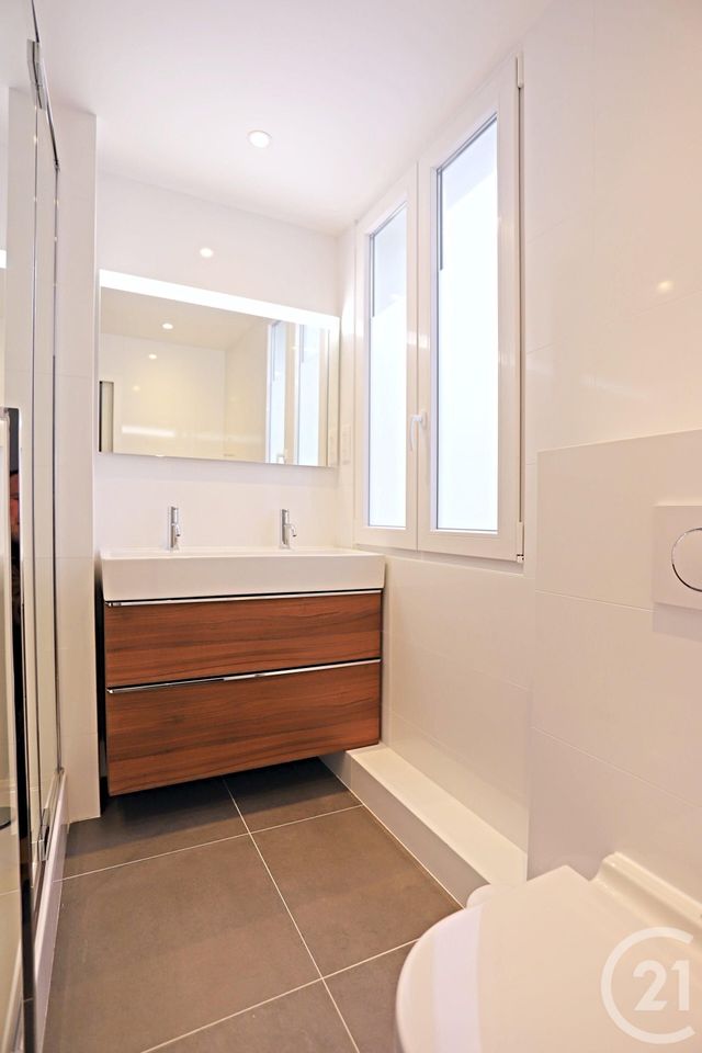 Appartement F4 &agrave; louer - 4 pi&egrave;ces - 122,80 m2 - Paris - 75008 - ILE-DE-FRANCE