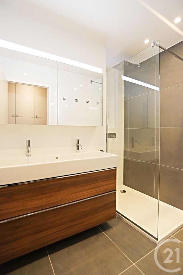 Appartement F4 &agrave; louer - 4 pi&egrave;ces - 122,80 m2 - Paris - 75008 - ILE-DE-FRANCE