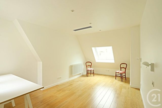 Appartement F4 &agrave; louer - 4 pi&egrave;ces - 122,80 m2 - Paris - 75008 - ILE-DE-FRANCE