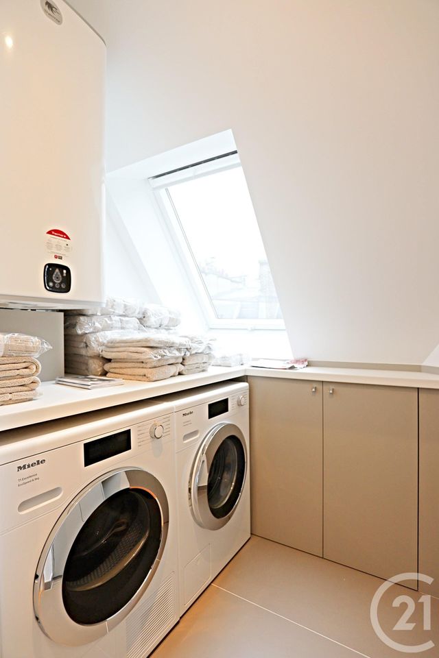 Appartement F4 &agrave; louer - 4 pi&egrave;ces - 122,80 m2 - Paris - 75008 - ILE-DE-FRANCE