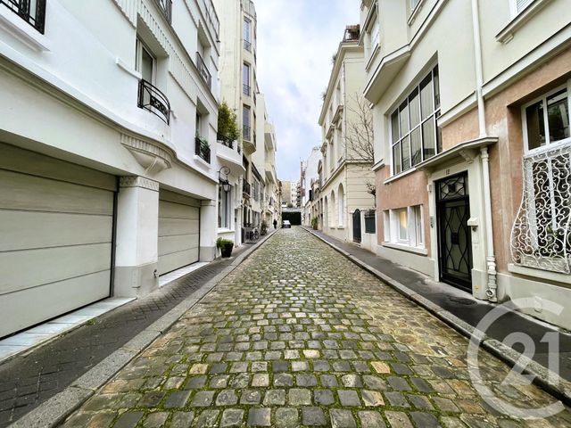 Appartement Duplex &agrave; louer - 4 pi&egrave;ces - 87,23 m2 - Paris - 75008 - ILE-DE-FRANCE