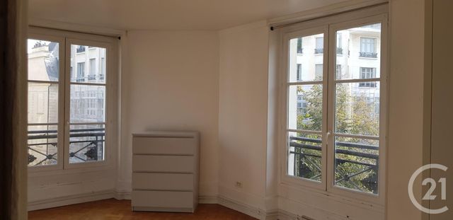 PARIS 75003 58,61 m 2 , 3 pièces Ref : 28227 Appartement F3 à louer 2 155,85 €