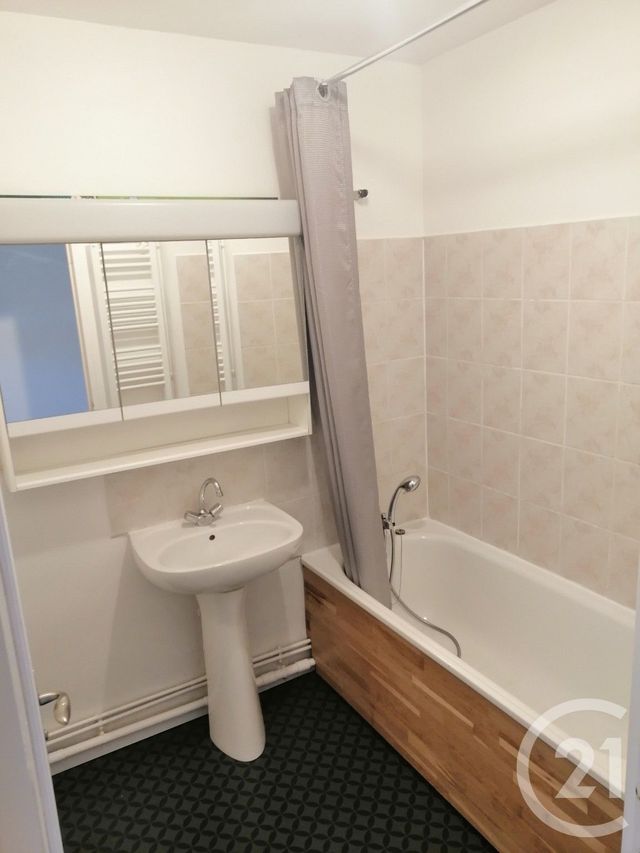 Appartement T5 &agrave; louer - 5 pi&egrave;ces - 90,48 m2 - Reze - 44 - PAYS-DE-LOIRE