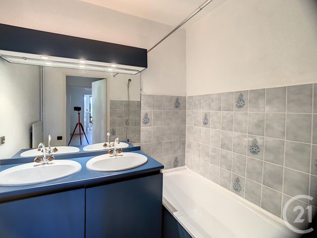 Appartement F3 à louer - 3 pièces - 61,90 m2 - Villers Les Nancy - 54 - LORRAINE