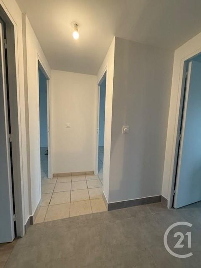 Appartement &agrave; louer - 4 pi&egrave;ces - 100,54 m2 - Mouroux - 77 - ILE-DE-FRANCE
