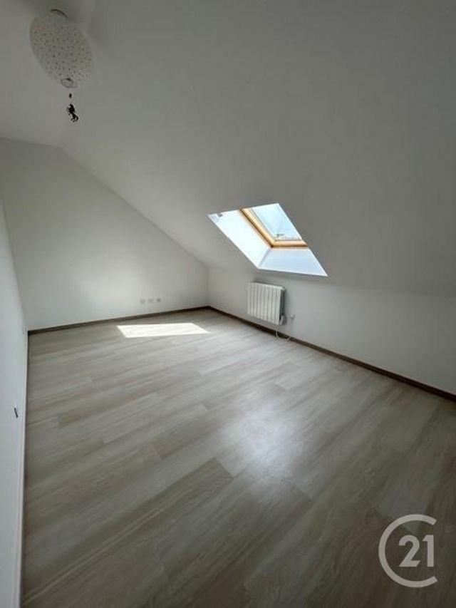 Appartement &agrave; louer - 5 pi&egrave;ces - 92,83 m2 - Touquin - 77 - ILE-DE-FRANCE