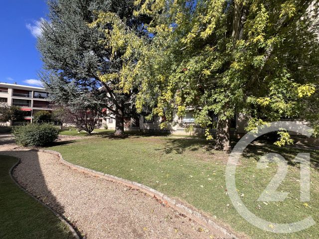 Appartement à vendre - 3 pièces - 60,54 m2 - Fontainebleau - 77 - ILE-DE-FRANCE