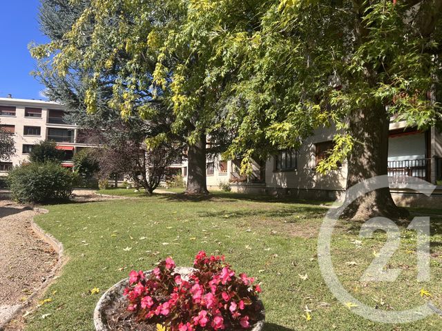 Appartement à vendre - 3 pièces - 60,54 m2 - Fontainebleau - 77 - ILE-DE-FRANCE