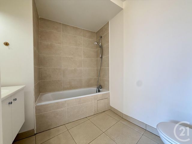 Appartement F4 &agrave; vendre - 4 pi&egrave;ces - 79,48 m2 - Fontainebleau - 77 - ILE-DE-FRANCE