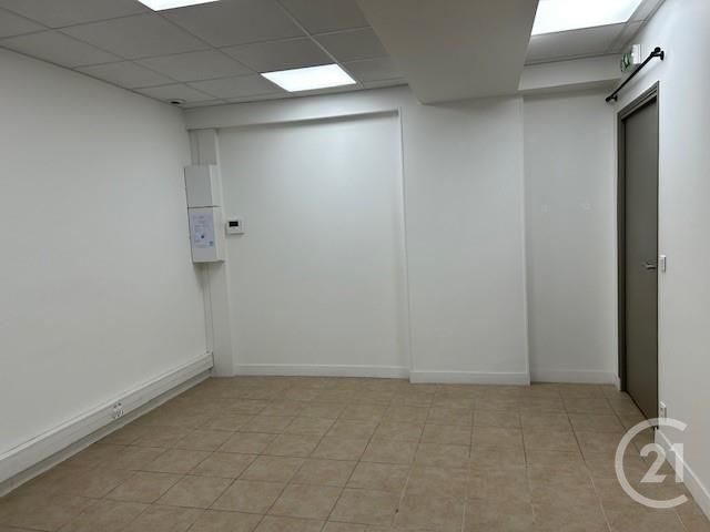 Local commercial à louer - 25.0 m2 - 77 - Seine-et-Marne
