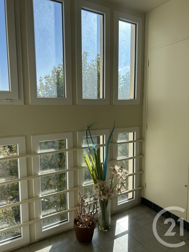 Appartement à vendre - 5 pièces - 74,79 m2 - Fontainebleau - 77 - ILE-DE-FRANCE