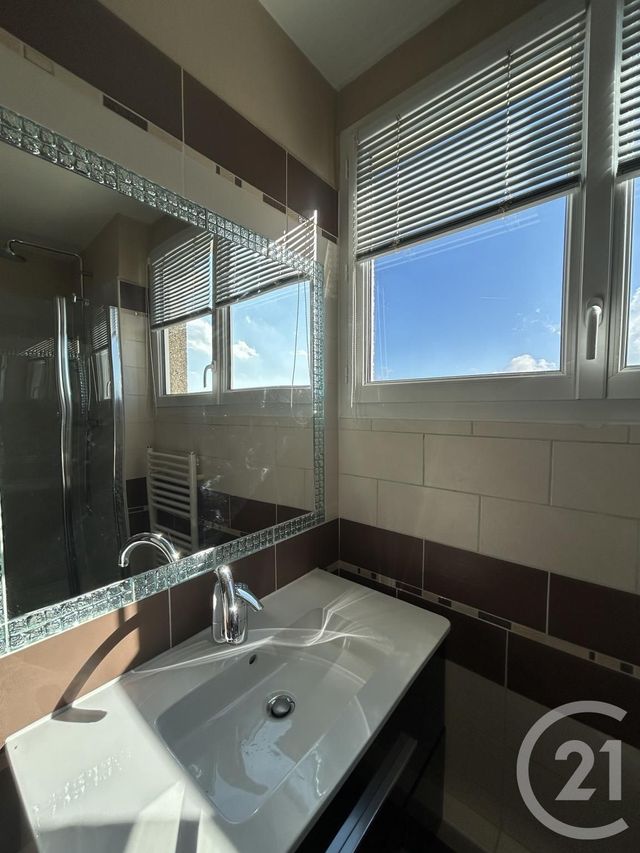 Appartement à vendre - 5 pièces - 74,79 m2 - Fontainebleau - 77 - ILE-DE-FRANCE