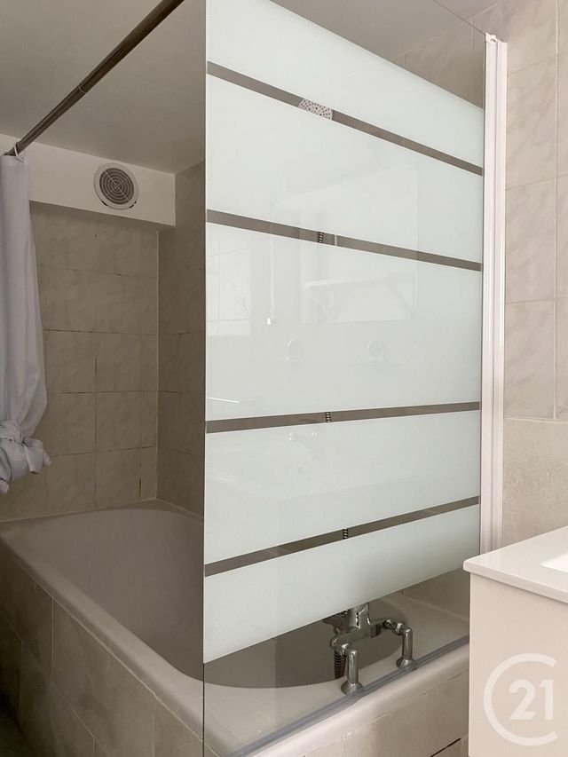 Appartement &agrave; louer - 2 pi&egrave;ces - 32,67 m2 - Fontainebleau - 77 - ILE-DE-FRANCE