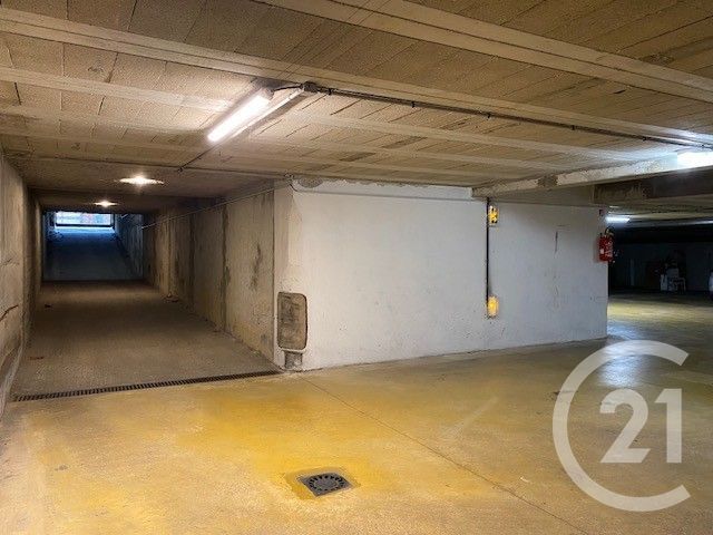 Parking à louer - 21 m2 - Fontainebleau - 77 - ILE-DE-FRANCE