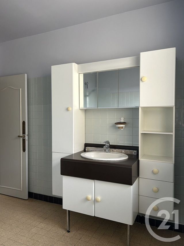 Appartement &agrave; louer - 3 pi&egrave;ces - 78,03 m2 - Fontainebleau - 77 - ILE-DE-FRANCE