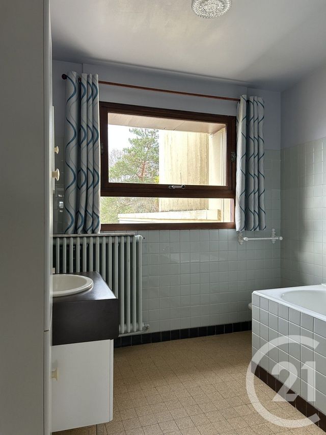 Appartement &agrave; louer - 3 pi&egrave;ces - 78,03 m2 - Fontainebleau - 77 - ILE-DE-FRANCE