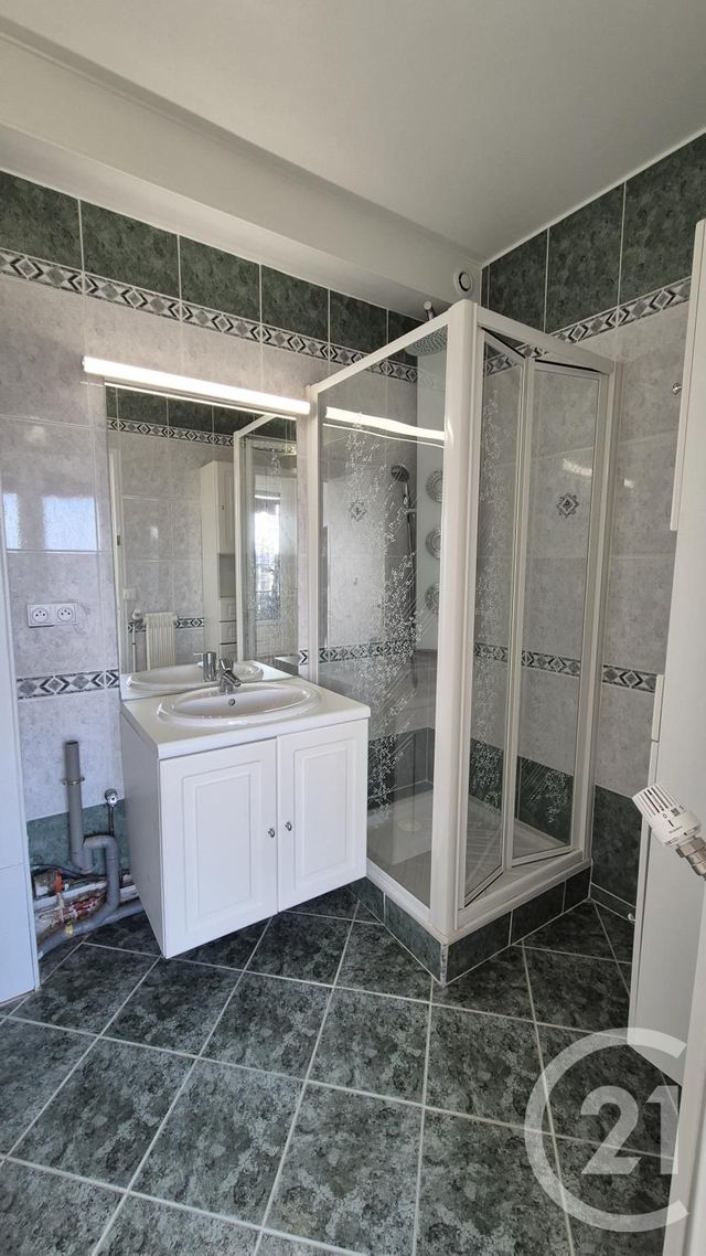 Appartement &agrave; louer - 2 pi&egrave;ces - 42,12 m2 - Fontainebleau - 77 - ILE-DE-FRANCE