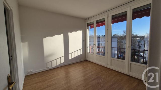 Appartement &agrave; louer - 2 pi&egrave;ces - 42,12 m2 - Fontainebleau - 77 - ILE-DE-FRANCE