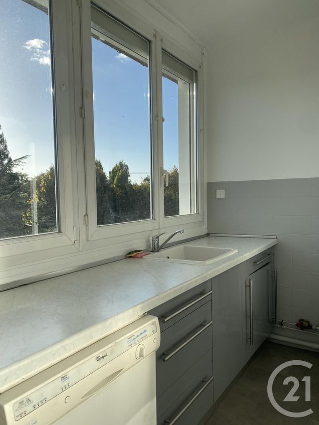 Appartement &agrave; louer - 2 pi&egrave;ces - 42,12 m2 - Fontainebleau - 77 - ILE-DE-FRANCE