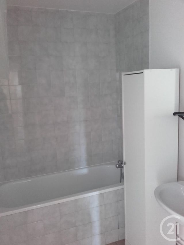 Appartement &agrave; louer - 2 pi&egrave;ces - 58,37 m2 - Fontainebleau - 77 - ILE-DE-FRANCE