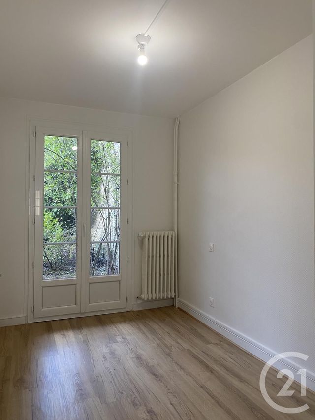Appartement &agrave; louer - 2 pi&egrave;ces - 40,96 m2 - Fontainebleau - 77 - ILE-DE-FRANCE