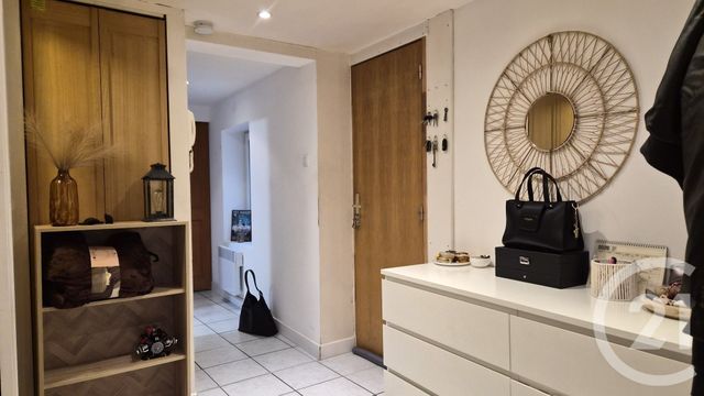 Appartement &agrave; louer - 2 pi&egrave;ces - 42,88 m2 - Fontainebleau - 77 - ILE-DE-FRANCE