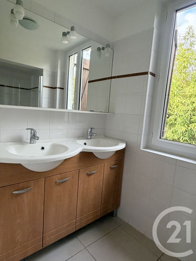 Appartement F2 &agrave; louer - 2 pi&egrave;ces - 56,64 m2 - Fontainebleau - 77 - ILE-DE-FRANCE