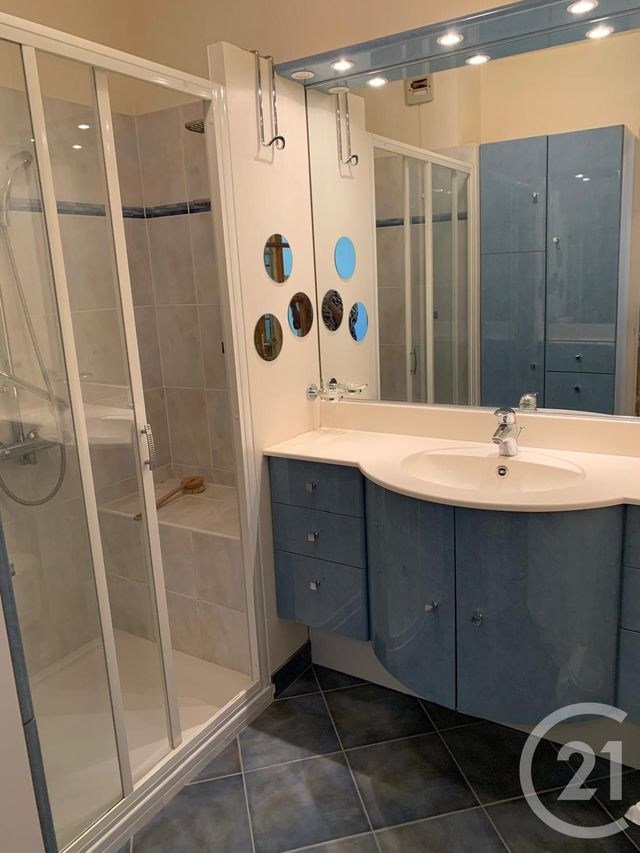 Appartement &agrave; louer - 2 pi&egrave;ces - 51,90 m2 - Fontainebleau - 77 - ILE-DE-FRANCE