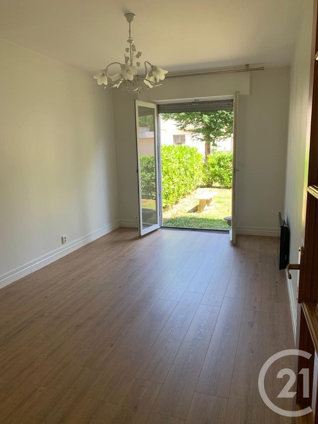 Appartement &agrave; louer - 2 pi&egrave;ces - 51,90 m2 - Fontainebleau - 77 - ILE-DE-FRANCE