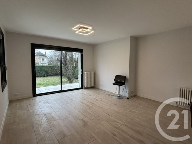 Maison &agrave; louer - 8 pi&egrave;ces - 235,79 m2 - Livry Sur Seine - 77 - ILE-DE-FRANCE