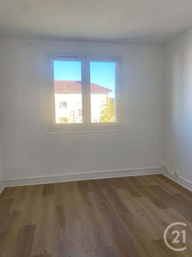 Appartement &agrave; louer - 2 pi&egrave;ces - 41,68 m2 - Fontainebleau - 77 - ILE-DE-FRANCE