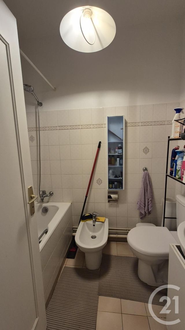 Appartement F2 &agrave; louer - 2 pi&egrave;ces - 54,21 m2 - Fontainebleau - 77 - ILE-DE-FRANCE