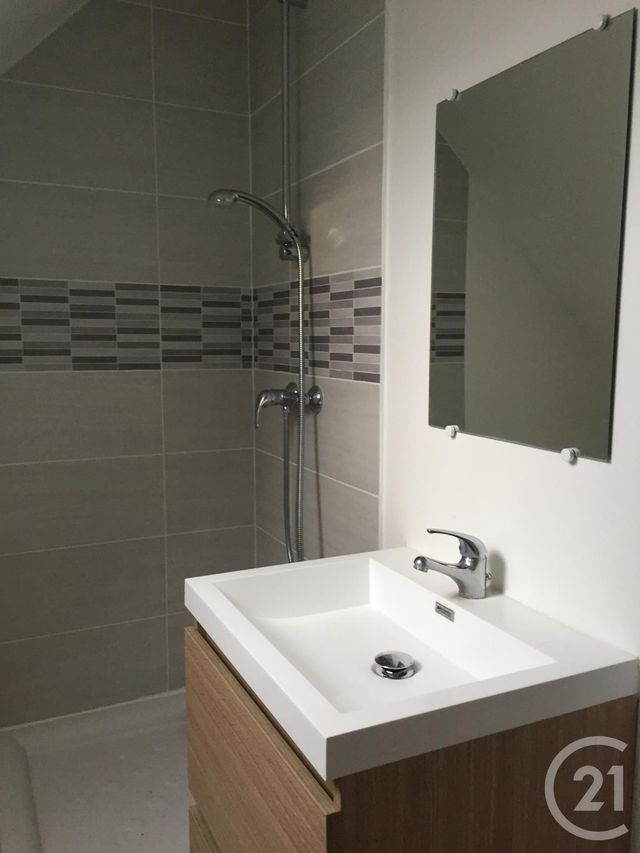 Maison &agrave; louer - 4 pi&egrave;ces - 83,80 m2 - Montigny Sur Loing - 77 - ILE-DE-FRANCE