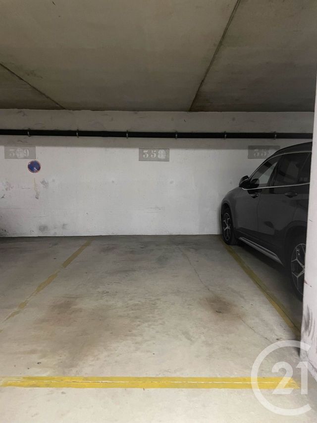 Parking &agrave; louer - 10 m2 - Fontainebleau - 77 - ILE-DE-FRANCE