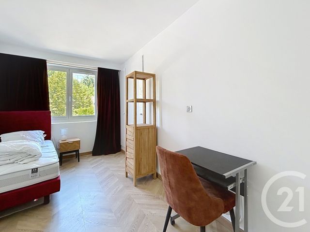 Appartement 5 pieces &agrave; louer - 5 pi&egrave;ces - 80,16 m2 - Fontainebleau - 77 - ILE-DE-FRANCE