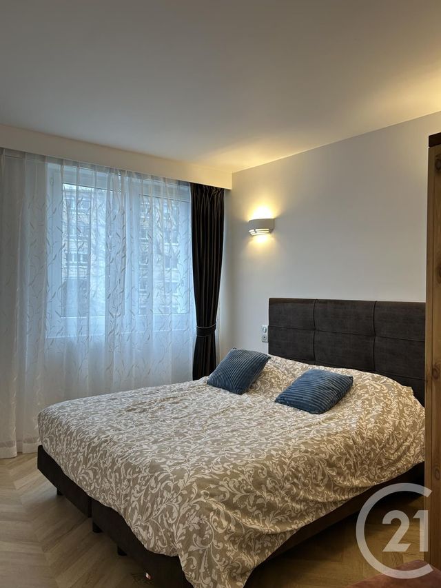 Appartement &agrave; louer - 5 pi&egrave;ces - 80,16 m2 - Fontainebleau - 77 - ILE-DE-FRANCE