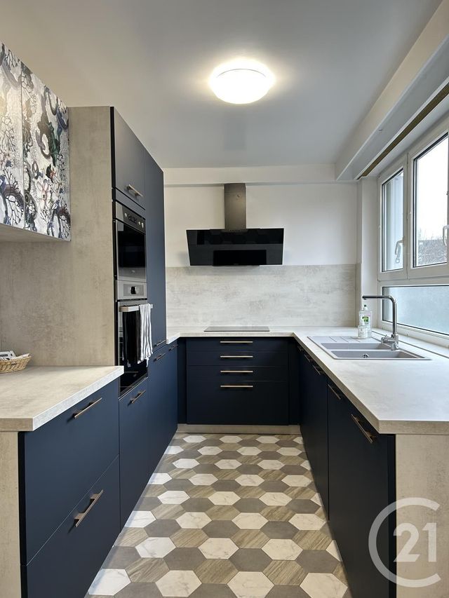 Appartement &agrave; louer - 5 pi&egrave;ces - 80,16 m2 - Fontainebleau - 77 - ILE-DE-FRANCE