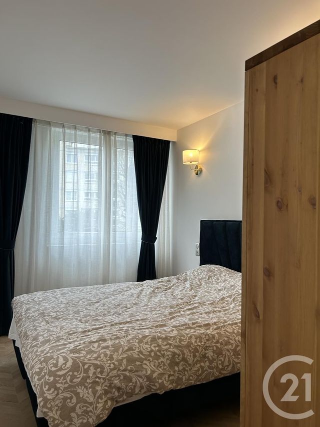 Appartement &agrave; louer - 5 pi&egrave;ces - 80,16 m2 - Fontainebleau - 77 - ILE-DE-FRANCE