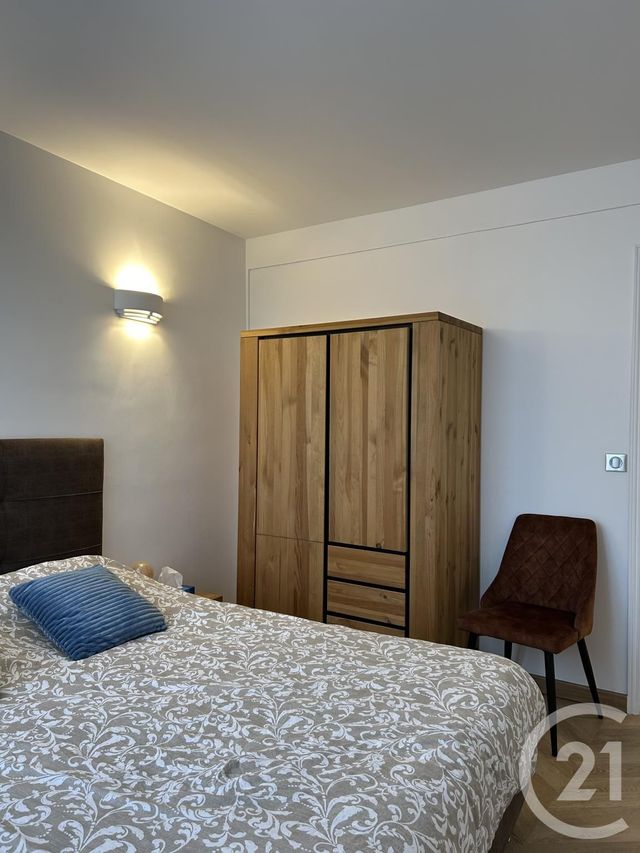 Appartement &agrave; louer - 5 pi&egrave;ces - 80,16 m2 - Fontainebleau - 77 - ILE-DE-FRANCE