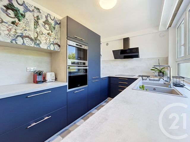 Appartement 5 pieces &agrave; louer - 5 pi&egrave;ces - 80,16 m2 - Fontainebleau - 77 - ILE-DE-FRANCE