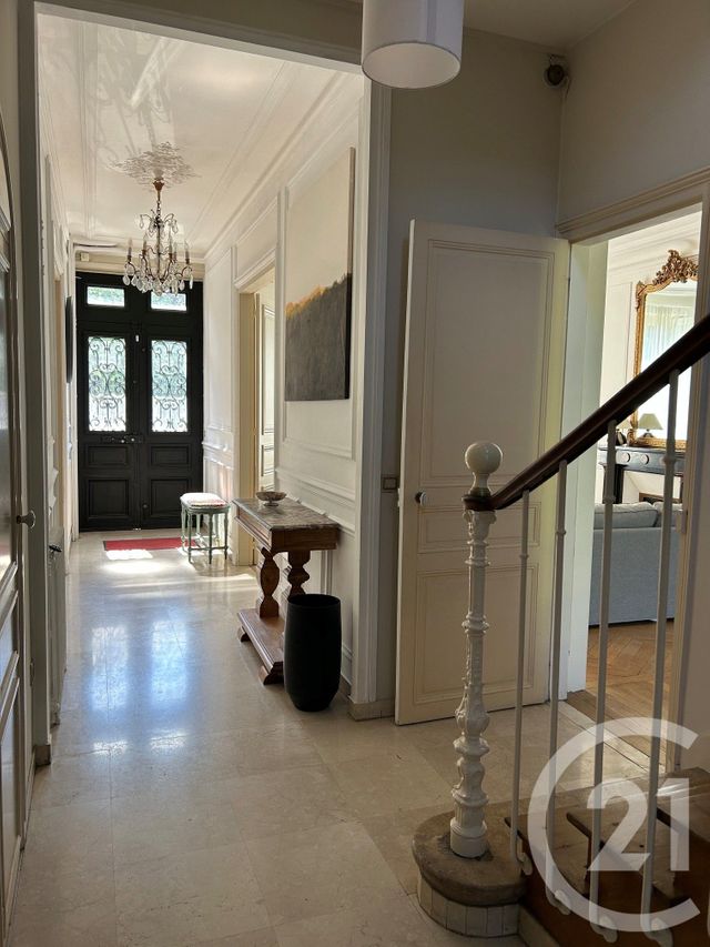Maison &agrave; louer - 10 pi&egrave;ces - 279,78 m2 - Fontainebleau - 77 - ILE-DE-FRANCE